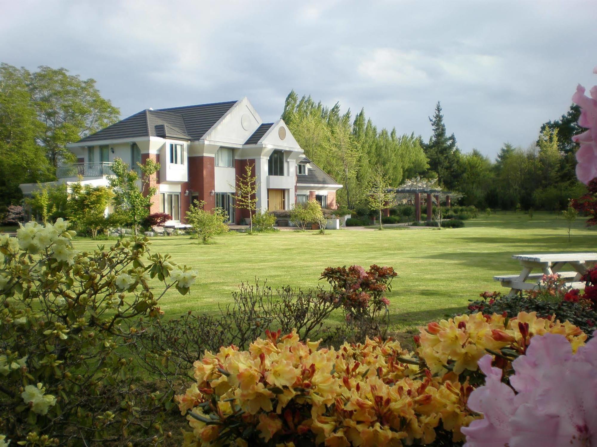 Shamrock Garden B&B Airport Christchurch Exteriör bild
